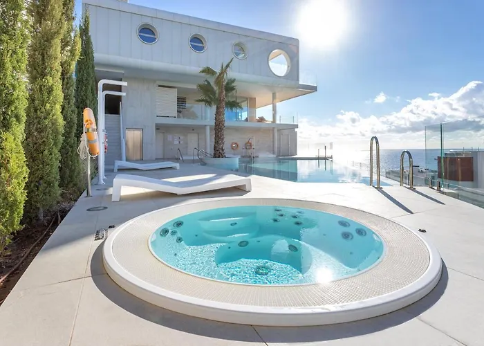 Ensuite Penthouse Panoramic Sea View With Jacuzzi Fuengirola