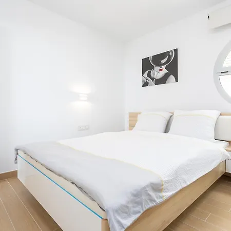 Ensuite Penthouse Panoramic Sea View With Jacuzzi * פואנגירולה