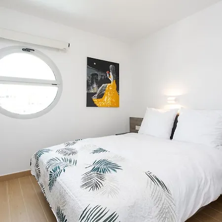 Апартаменты Ensuite Penthouse Panoramic Sea View With Jacuzzi Фуэнхирола