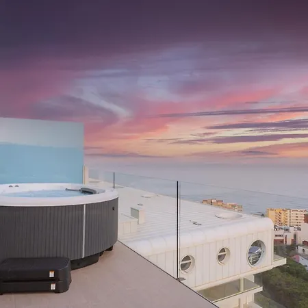 Ensuite Penthouse Panoramic Sea View With Jacuzzi דירה