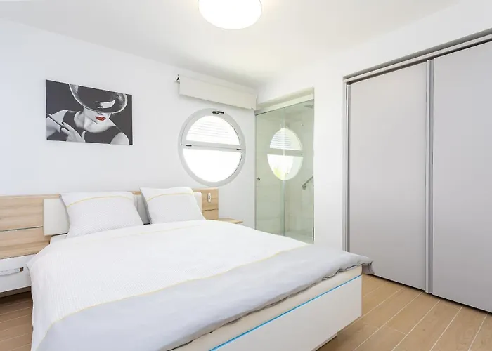 Ensuite Penthouse Panoramic Sea View With Jacuzzi Lägenhet